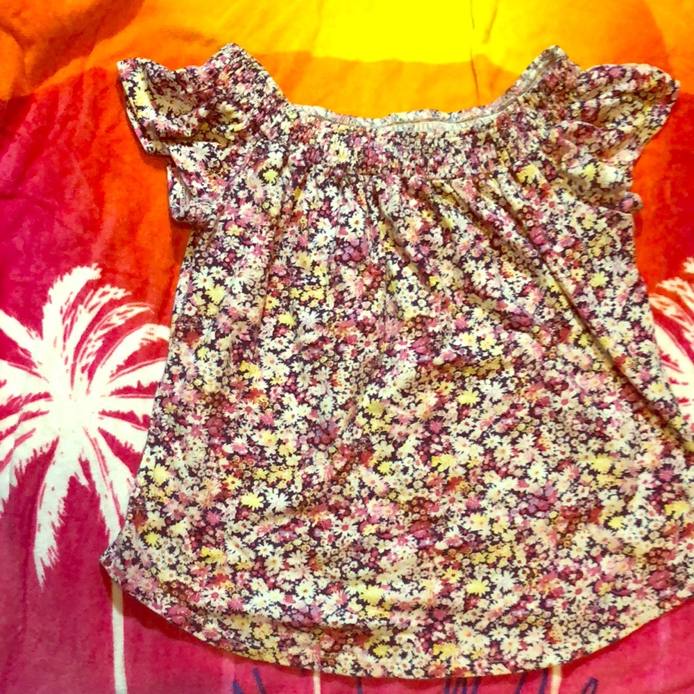 A Flores graphic shirt for girls